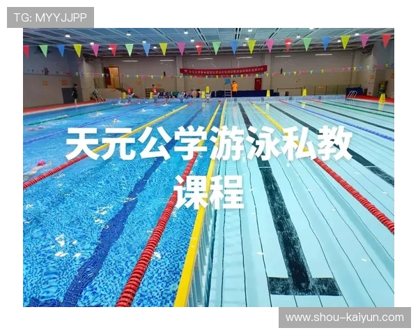 国际游泳教练在训练中采用个性化周期化计划与恢复监测，游泳教练风格介绍